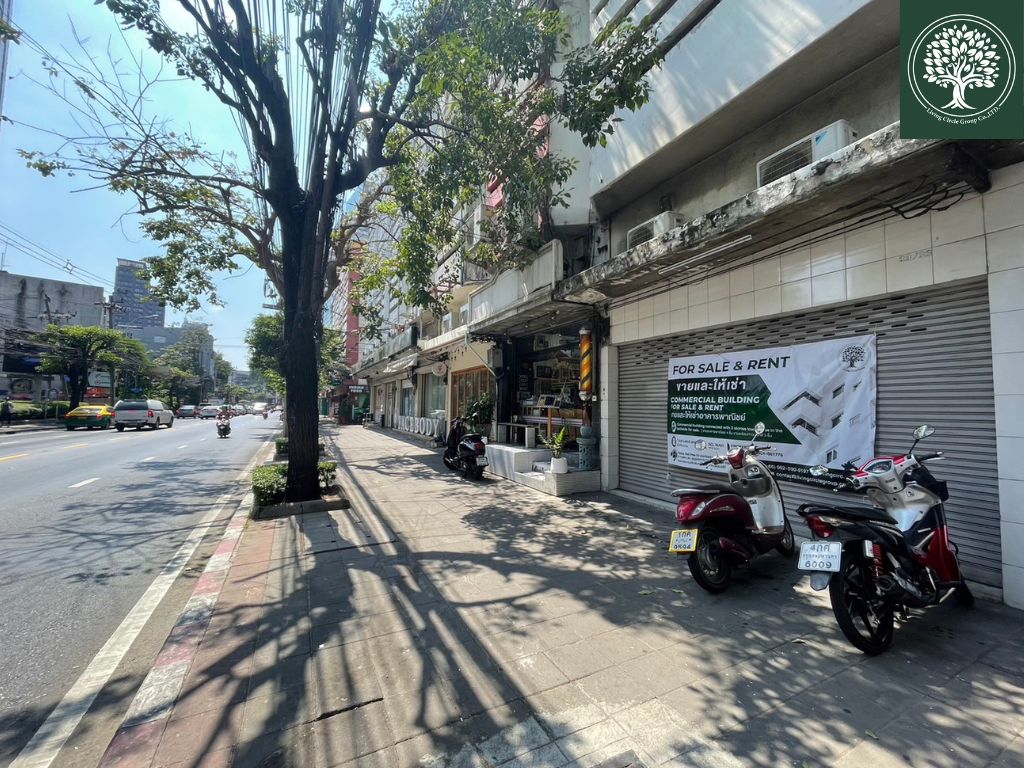 Commercial Building with 4.5 stories, freehold, for sale, located in Ekkamai, short walk to BTS